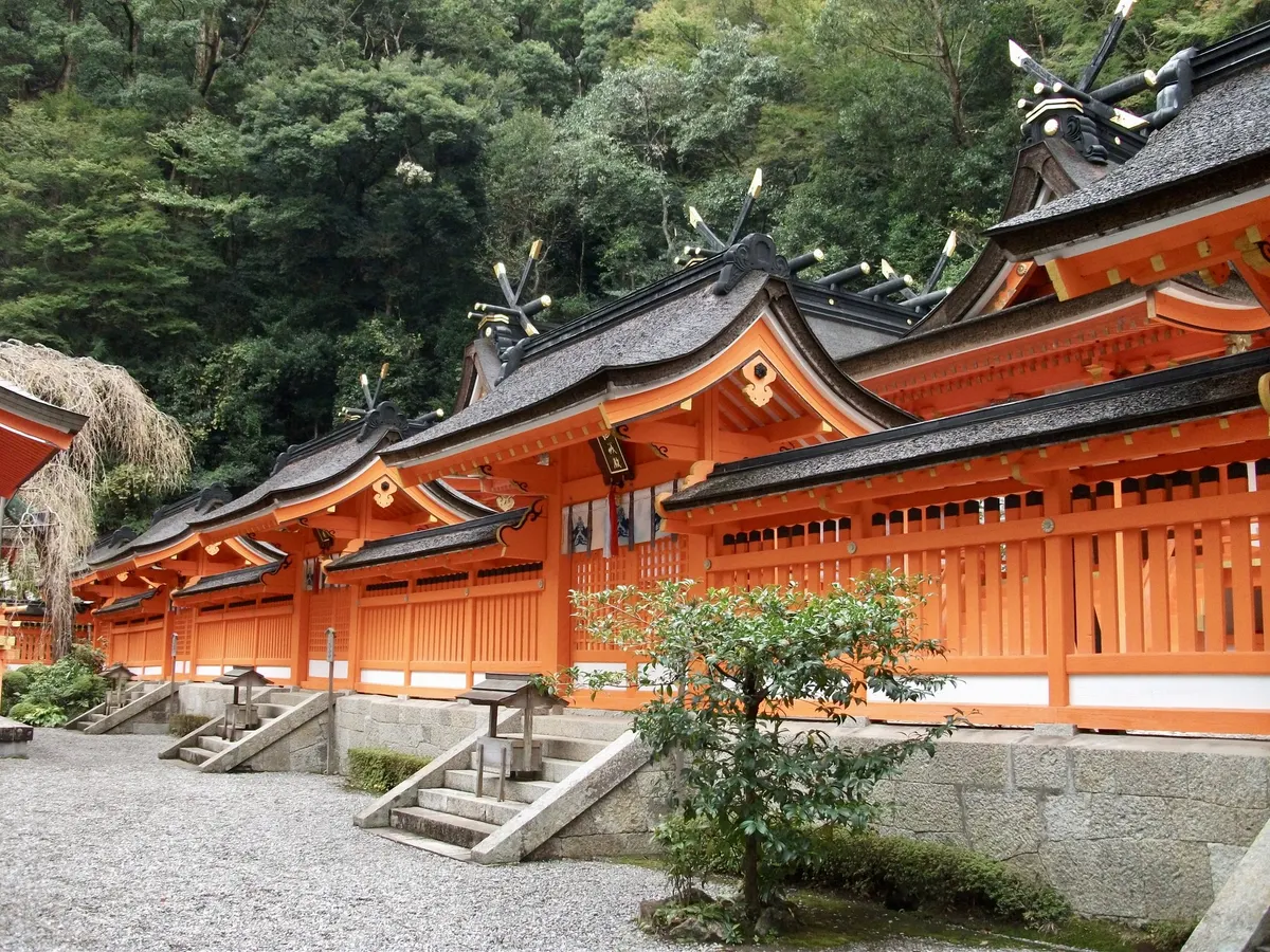 玉垣に囲まれた、神様を祀る奥の社殿