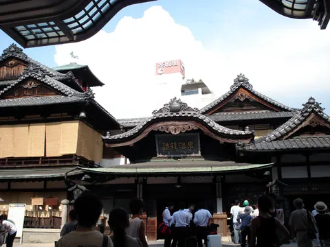 道後温泉外観