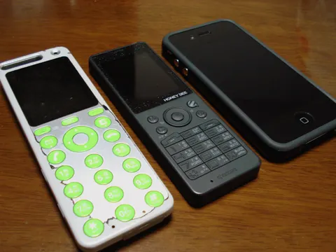 iPhone4とtalbyとhoney bee